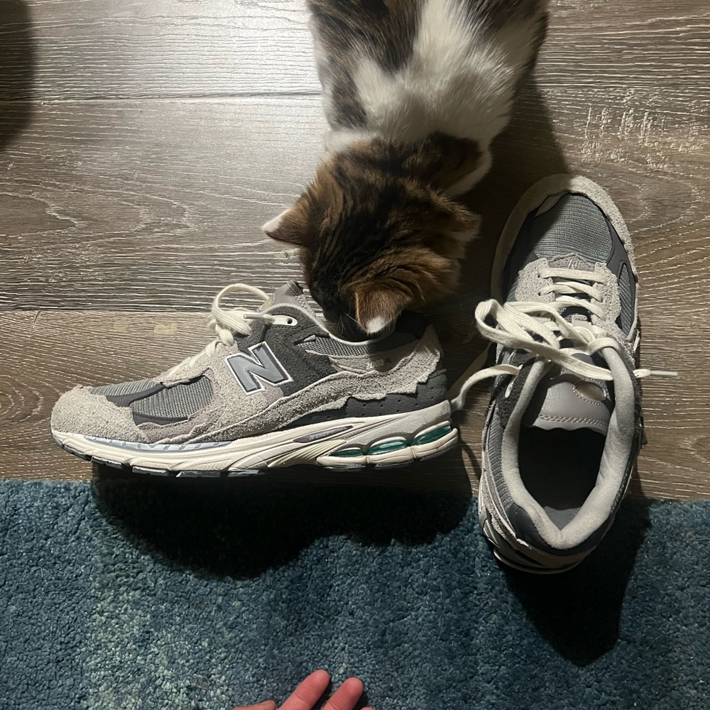 New balance 2002r